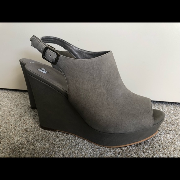 Gray bp wedges. - Picture 2 of 4